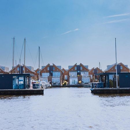 Modern Houseboat With Air Conditioning Located In Marina Uitgeest Exterior foto