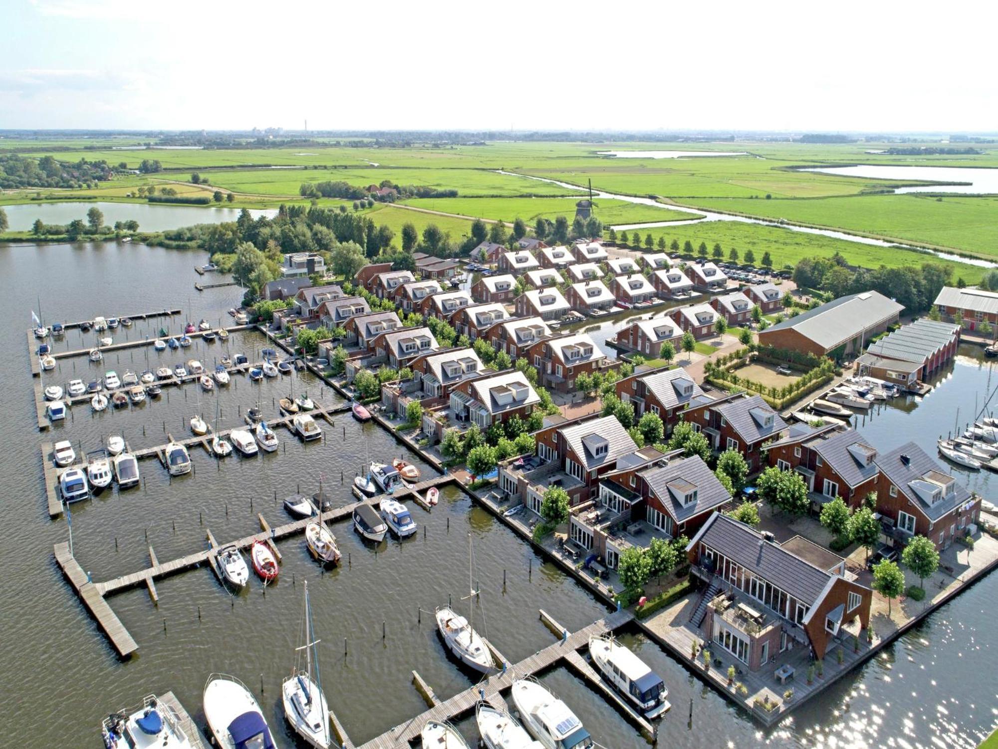 Modern Houseboat With Air Conditioning Located In Marina Uitgeest Exterior foto