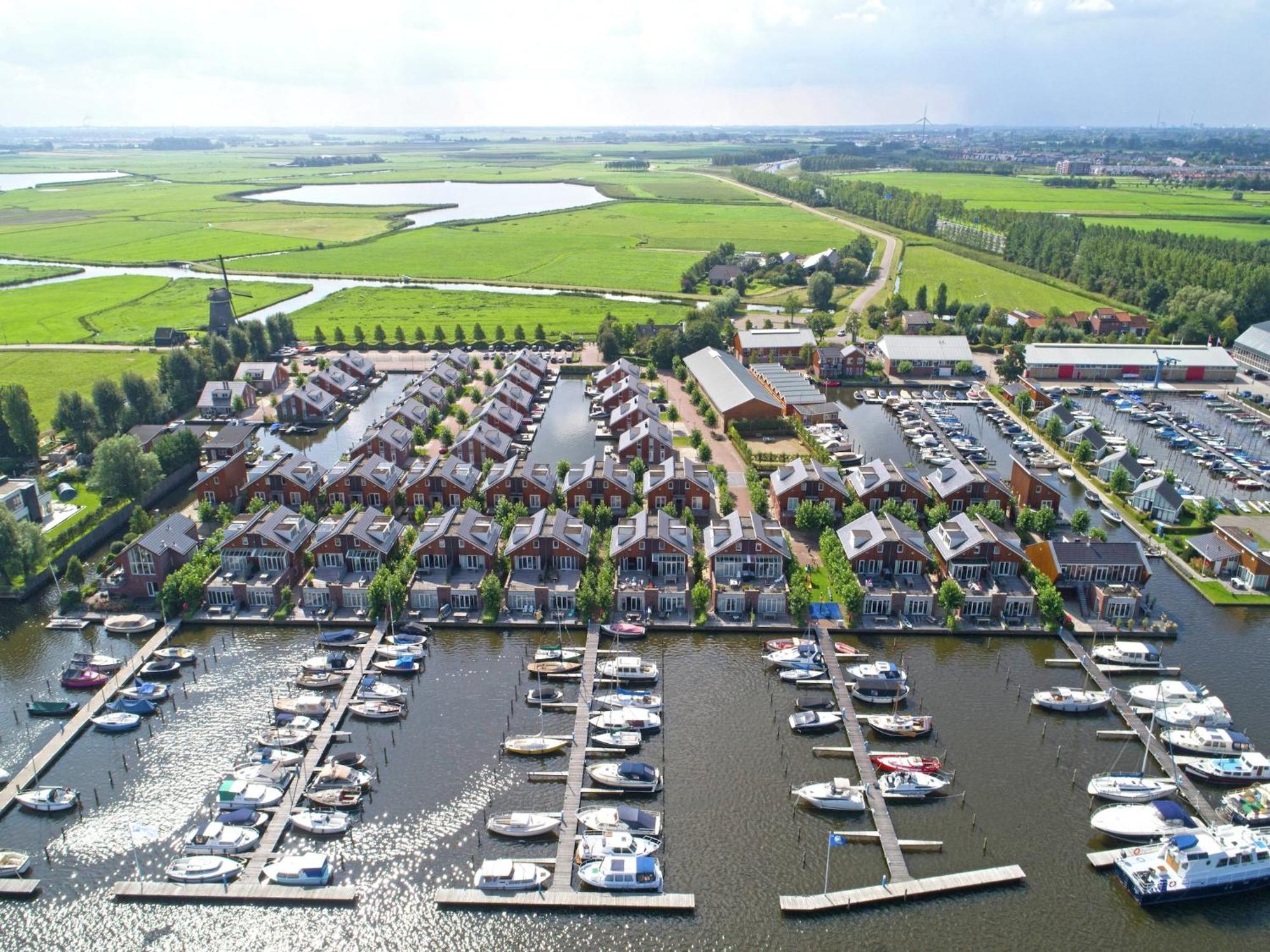 Modern Houseboat With Air Conditioning Located In Marina Uitgeest Exterior foto