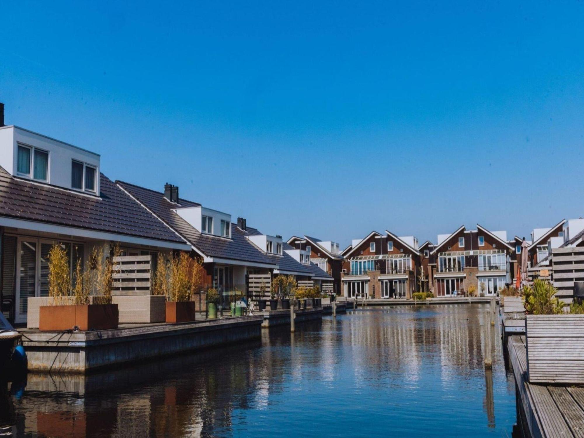 Modern Houseboat With Air Conditioning Located In Marina Uitgeest Exterior foto